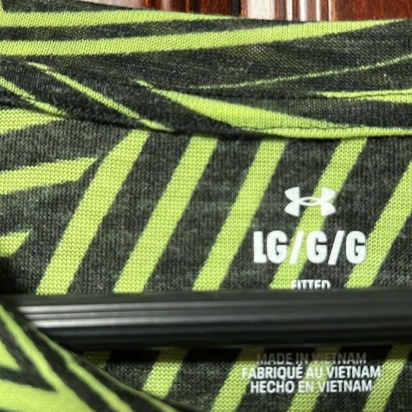 Brand New Under Armour Artistically Styled Crew Pullover Activewear Lightweight! - Picture 3 of 8